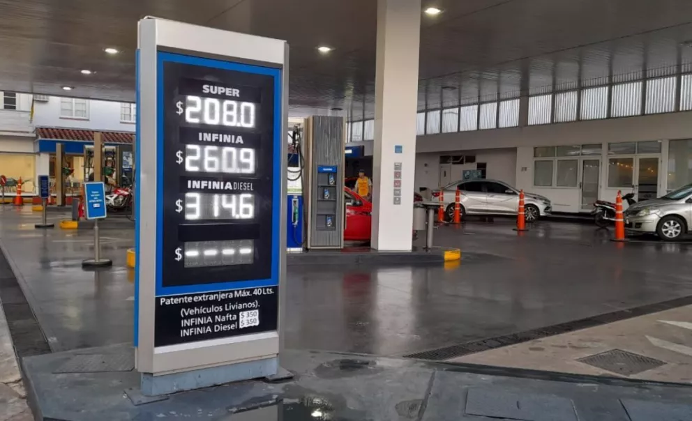 YPF aumentó los precios y dejó en 208 pesos el litro de nafta súper en Posadas