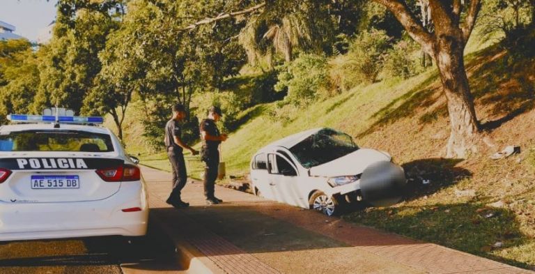 Automovilista Resultó Herido Tras Despistar En La Costanera Posadeña ...