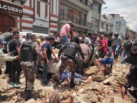 Ecuador: al menos 12 fallecidos por un terremoto de 6,7 grados de magnitud