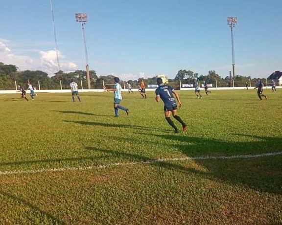 Fútbol: Jardín América ganó en su debut en el Torneo Provincial