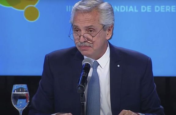 "Los que aún justifican los golpes de Estado son los que después proponen políticas de ajuste"