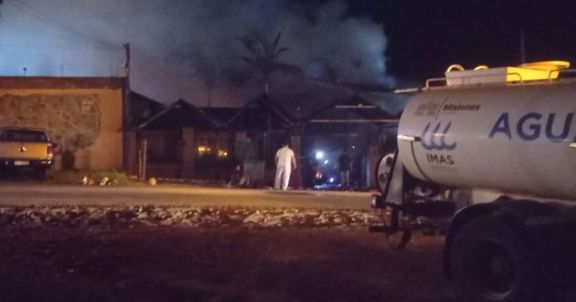 Voraz incendio consumió un complejo de cabañas en Iguazú