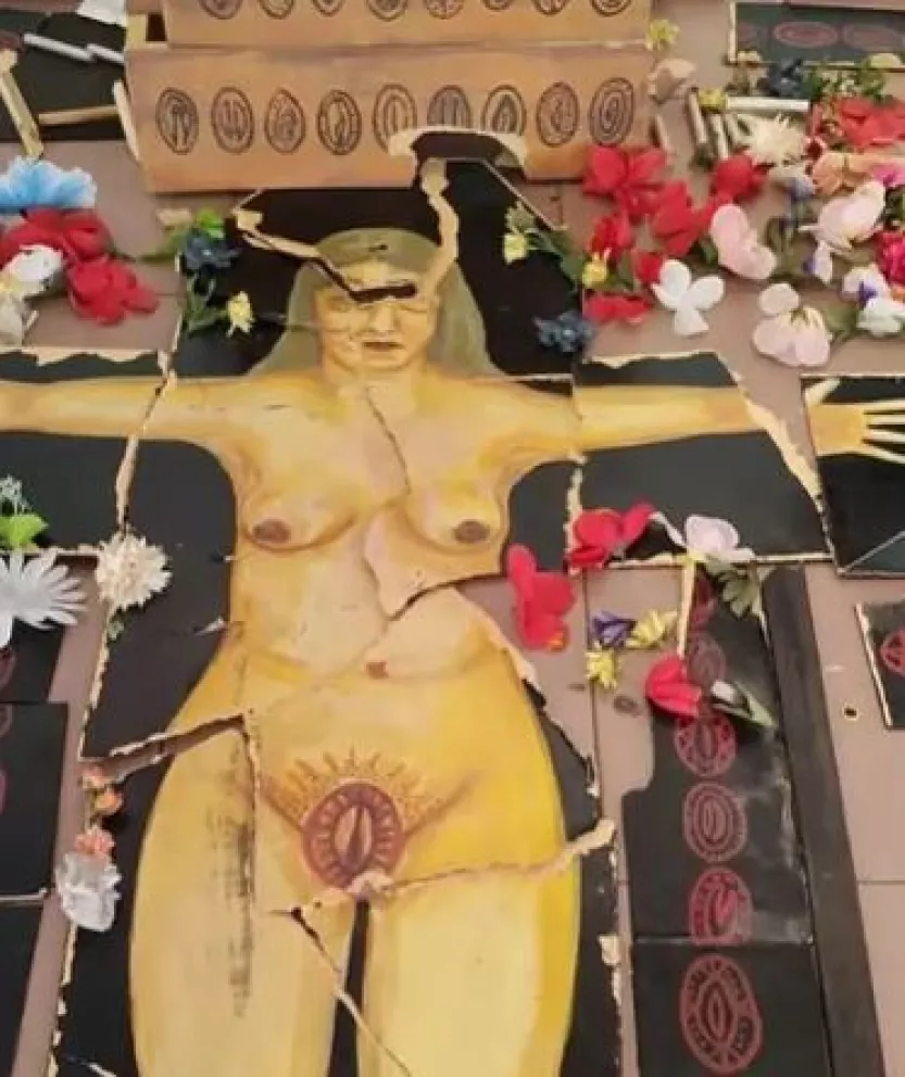 Un grupo religioso destrozó una obra de arte valuada en $480.000 durante una exposición feminista