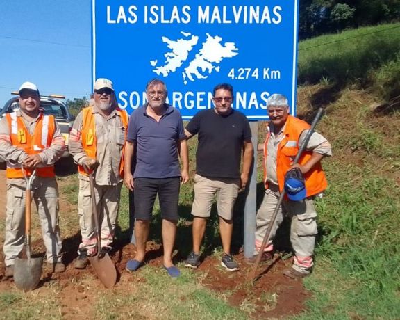 Andresito: colocaron un cartel de las Islas Malvinas en la entrada del pueblo 