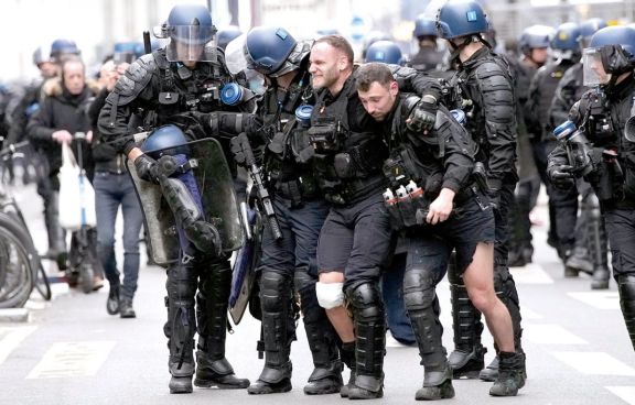 Trabajadores redoblaron sus protestas contra Macron 