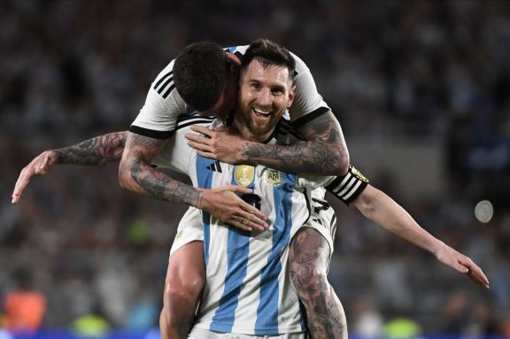 Messi llegó a su gol 800 con un tiro libre magistral 
