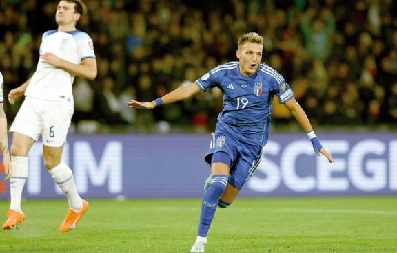 Retegui debutó con gol en Italia, pero a la Azzurra no le alcanzó ante Inglaterra