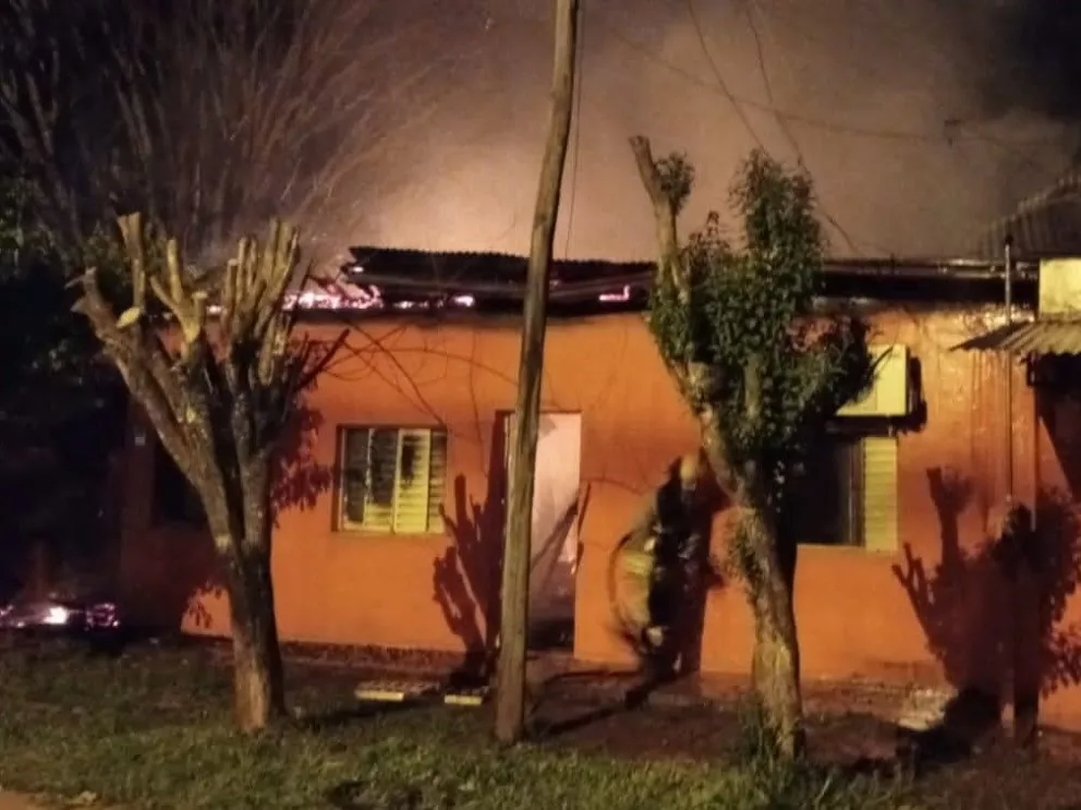 Incendio consumió parte de una casa en El Soberbio