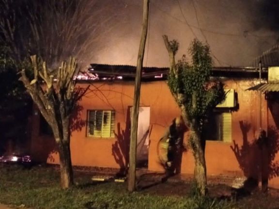 Incendio consumió parte de una casa en El Soberbio