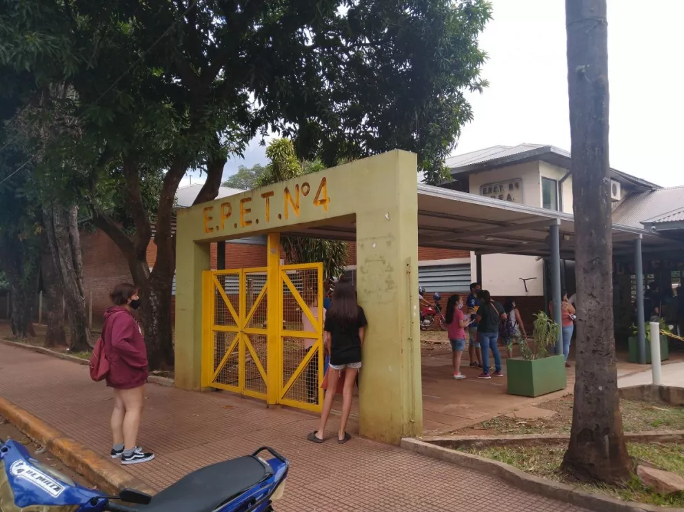 Alumnos de la Epet N°4 de Iguazú piden mejoras edilicias
