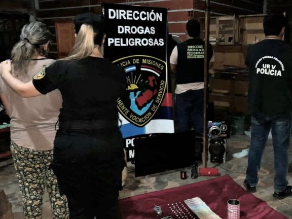 Siete detenidos en dos allanamientos por narcomenudeo en Posadas e Iguazú, incautaron cocaína y marihuana