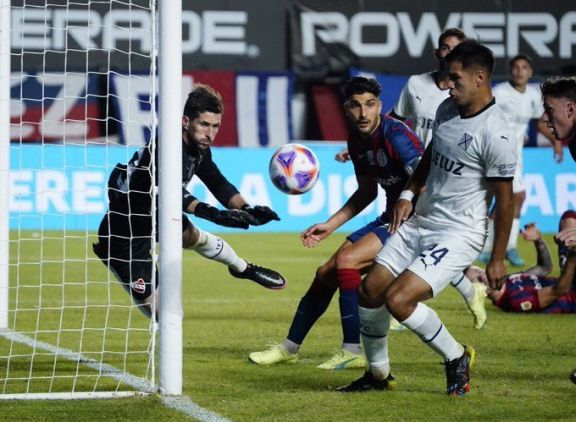 Pese a las insinuaciones, San Lorenzo e Independiente empataron sin goles
