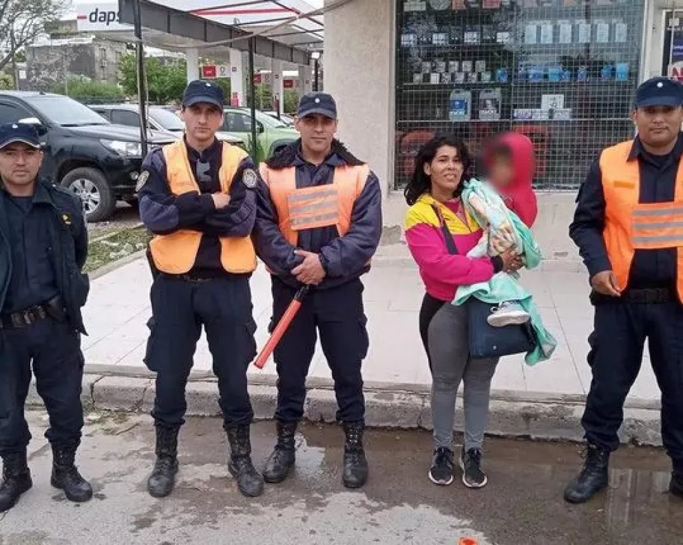 Santiago del Estero: policías ayudaron a una mamá a salvar la vida de su hijo de dos 2 años 
