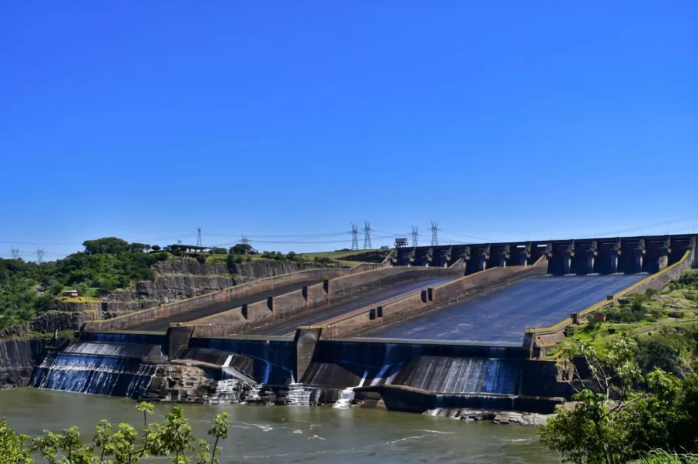 Tras 80 días de apertura la represa Itaipú cerró sus compuertas