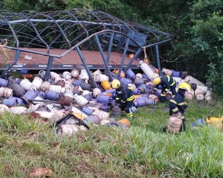 Oberá: choque y despiste de un camión que transportaba garrafa de gas