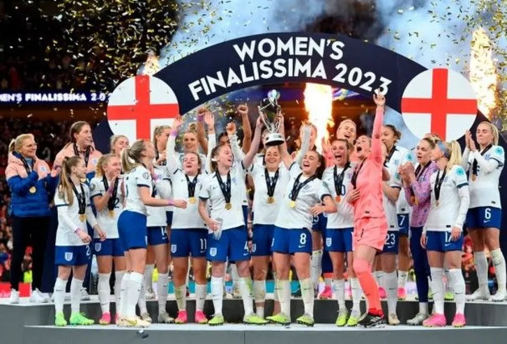 Inglaterra derrotó por penales a Brasil y se coronó en la Finalissima femenina