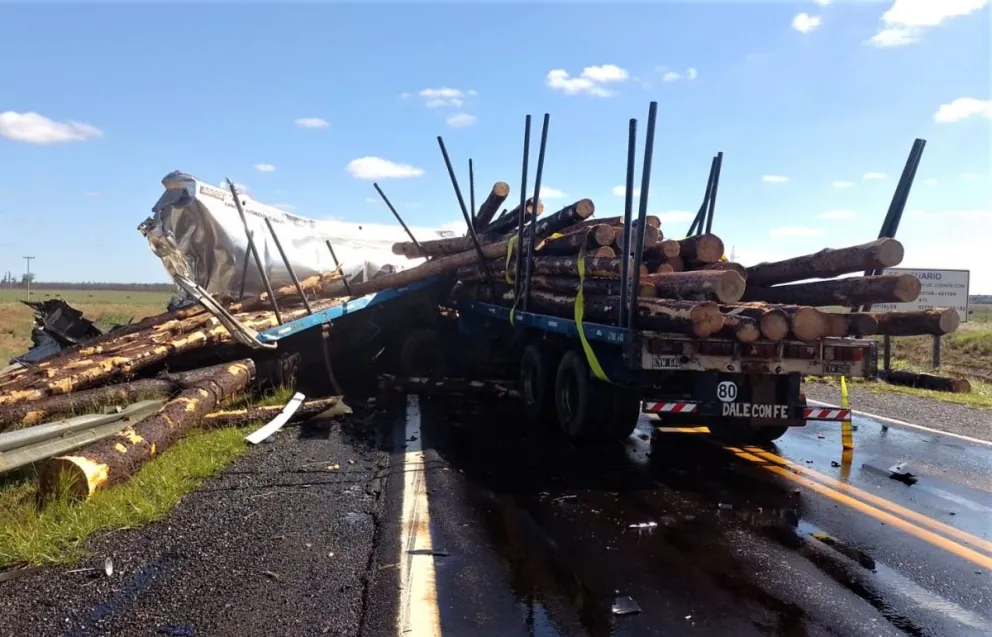 Chocaron dos camiones sobre la ruta nacional 14, entre Santo Tomé y ...
