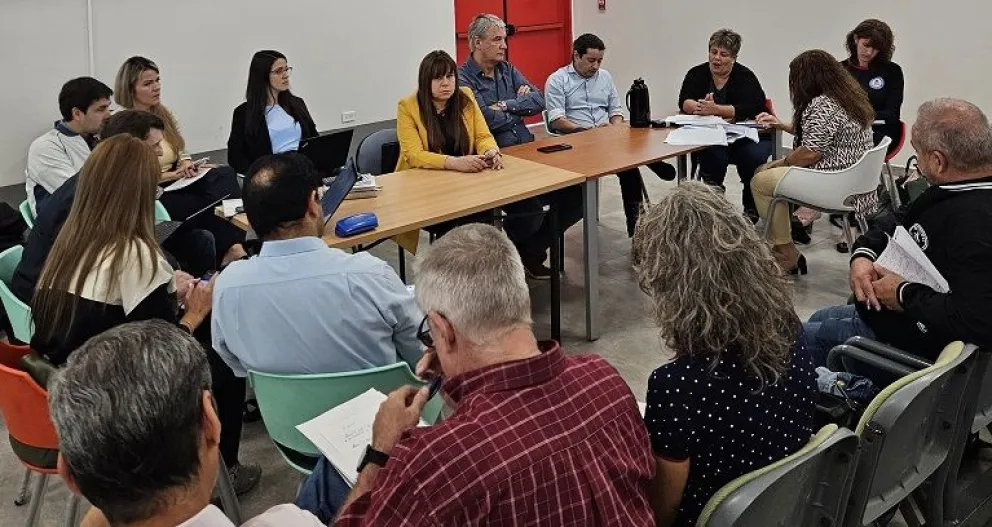El Gobierno provincial y gremios docentes acordaron aumento salarial ...