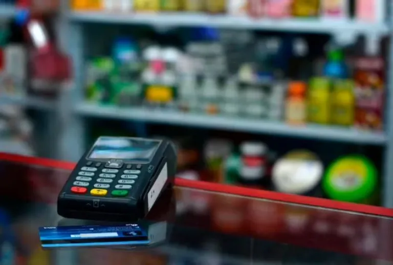 La AFIP vigila las compras con tarjeta de débito: hasta qué montos se podrá gastar sin controles La AFIP vigila las compras con tarjeta de débito: hasta qué montos se podrá gastar sin controles