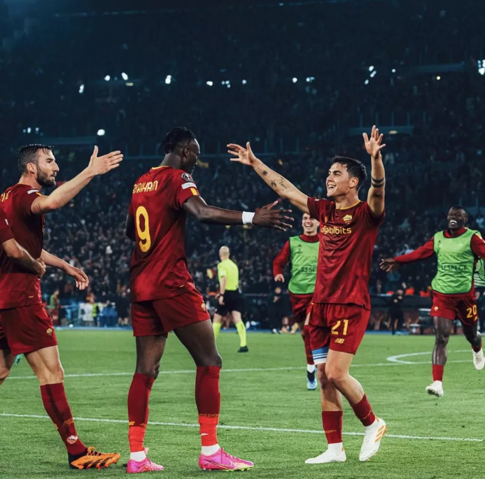 Dybala marcó un gol clave para Roma, que pasó a semifinales en la Europa League