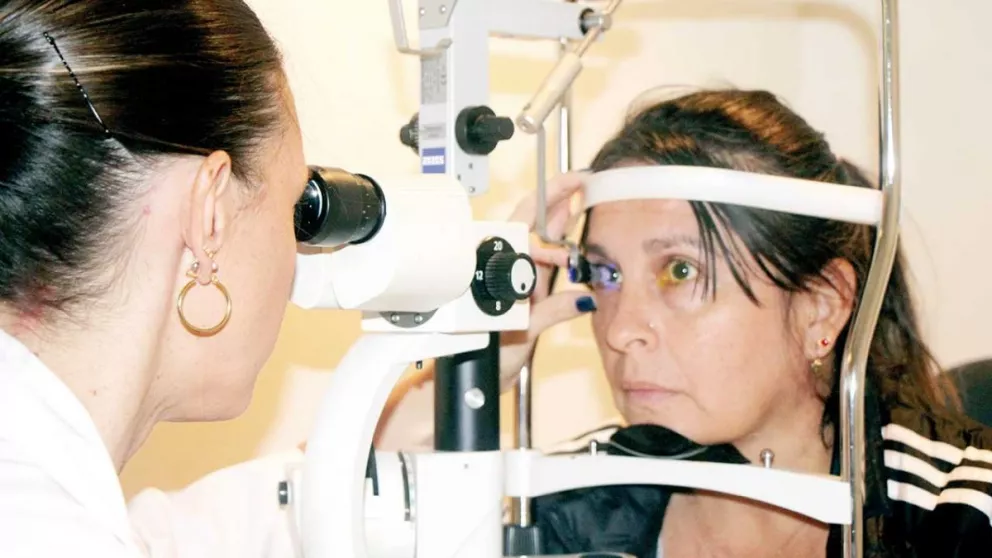 Más de un centenar de personas al mes consultan por glaucoma