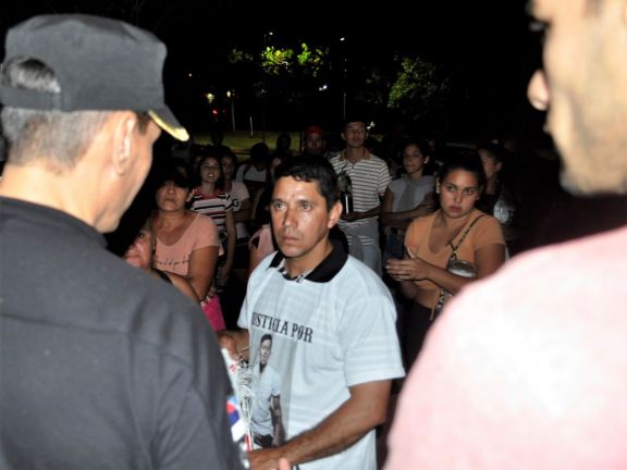 "Nadie se ocupa y muchos inocentes están muriendo en las calles", lamentó el papá de Marcelo Alvez