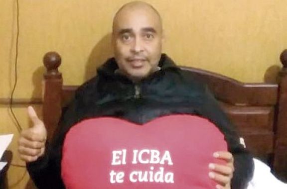 René se recupera y pide ayuda para mudarse con su familia 