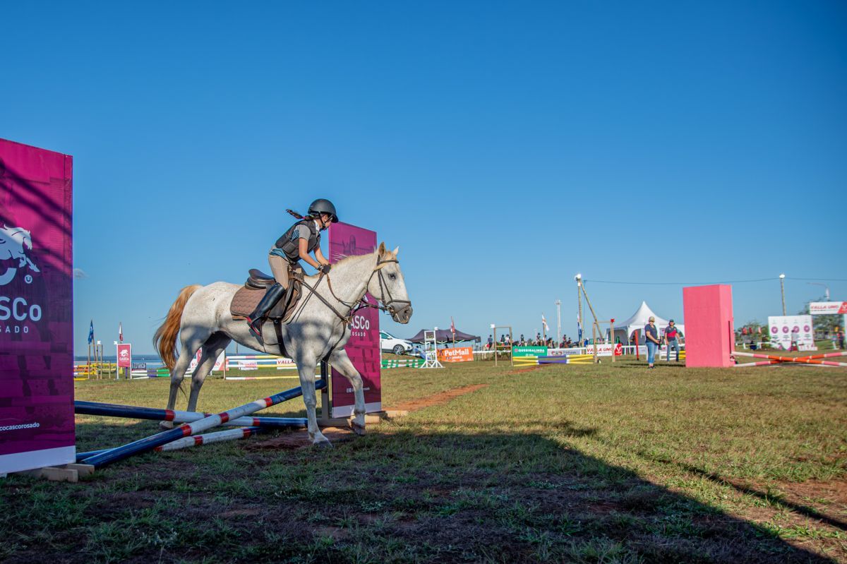 Equitación: Costa Sur vivió los primeros saltos