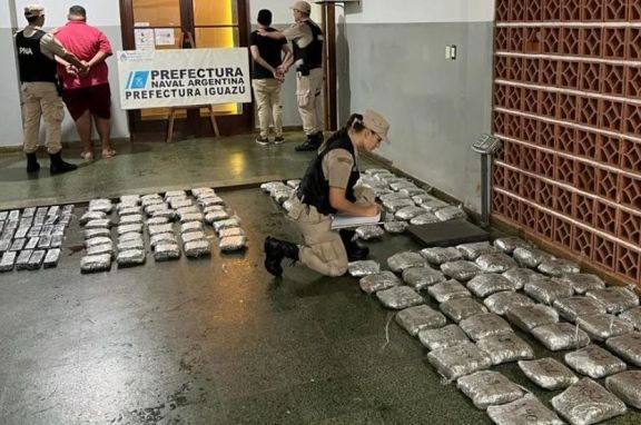 Prefectura secuestró más de 200 kilos de marihuana y detuvo a dos hombres en Iguazú