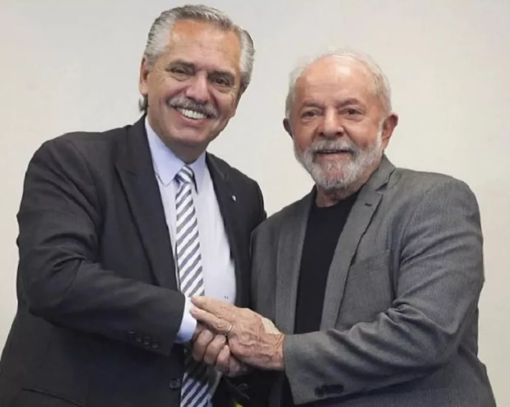 Alberto Fernández viaja a Brasil: debatirá con Lula la crisis y la suba del blue