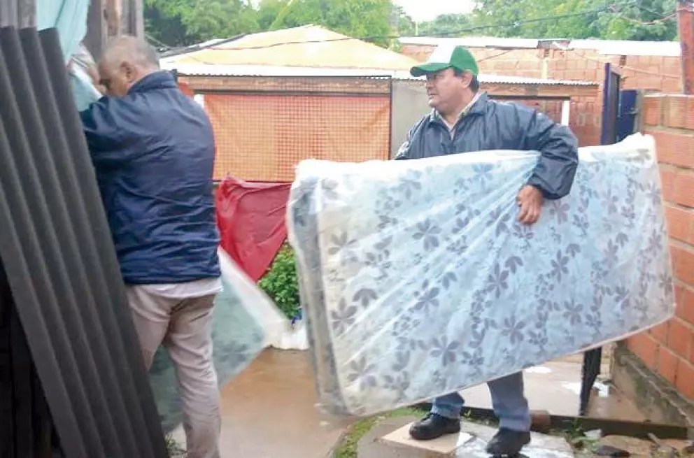 Por la intensa lluvia, 60 familias fueron asistidas en Posadas