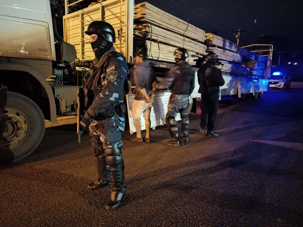 Secuestraron un camión repleto de droga en Guaraní: hay dos detenidos 
