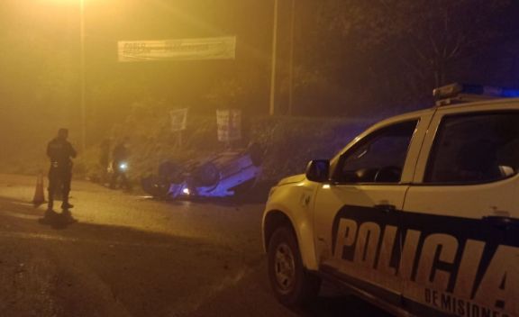 Un automóvil despistó y volcó sobre la ruta 14 en la localidad de Guaraní