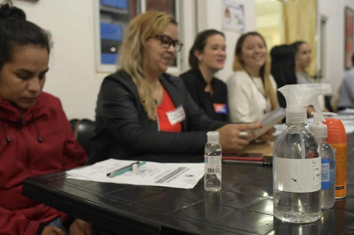 Bajo una lluvia torrencial se vota sin contratiempos en toda la provincia