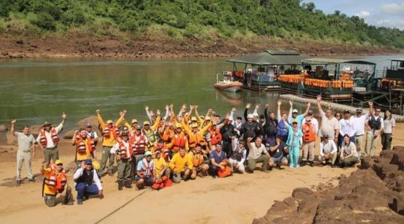 Con una peregrinación náutica y terrestre recuperan la historia de la Reducción jesuítica Santa María del Iguazú