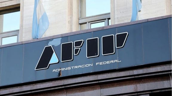 AFIP controla a quienes compran dólar MEP: cómo hacer declaraciones juradas y qué pasa si no se presentan