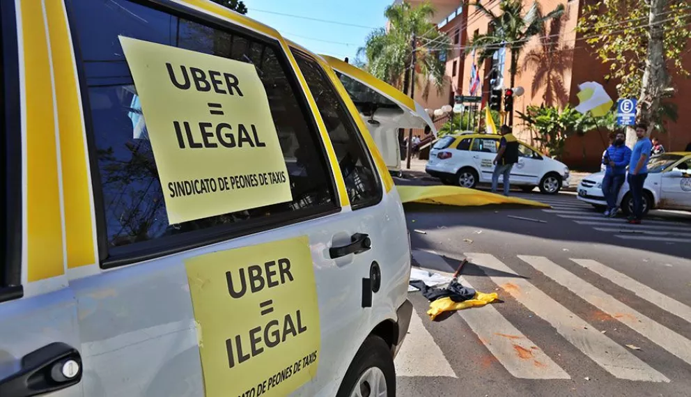 Uber: más taxistas usan también la aplicación