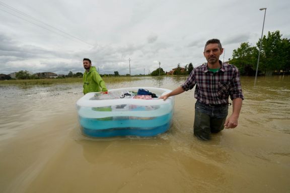 Son 14 los muertos y 15.000 evacuados por las inundaciones en Italia 