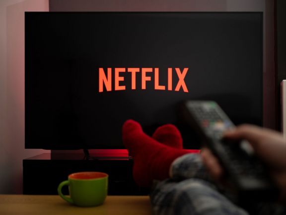 Nueva política de Netflix: cargos extra por compartir contraseñas en múltiples ubicaciones