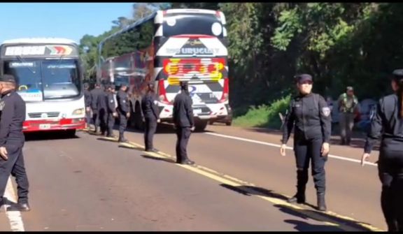 Iguazú: liberaron la ruta nacional 12 pero continua el acampe docente