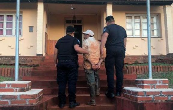 Detenido por golpear y amenazar a su mujer e hijos