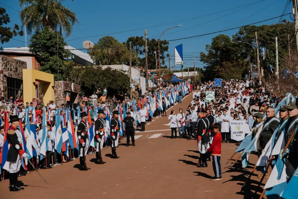 San Pedro se vistió de celeste y blanco para honrar el legado de la Revolución de Mayo