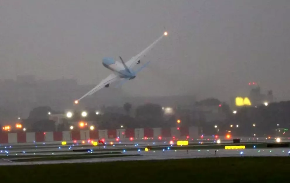 El nuevo avión presidencial arribó al país luego de la polémica por su aterrizaje