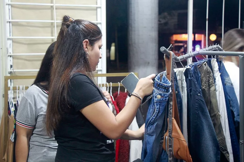 Crece la venta de ropa usada para afrontar la inflación