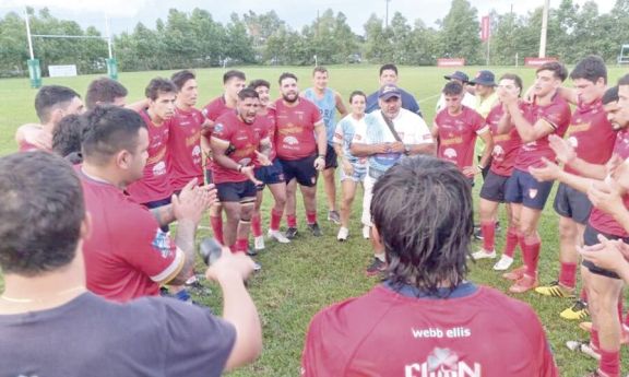 Capri superó un caótico viaje a Asunción y festejó en la cancha
