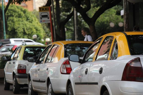 "Las tarifas fijas son ilegales" aclaró la titular del sindicato de taxis, reclamando más controles en Posadas