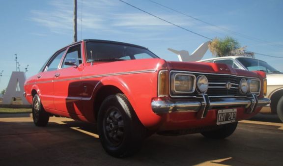 Comenzó la exposición de autos clásicos en La Cascada