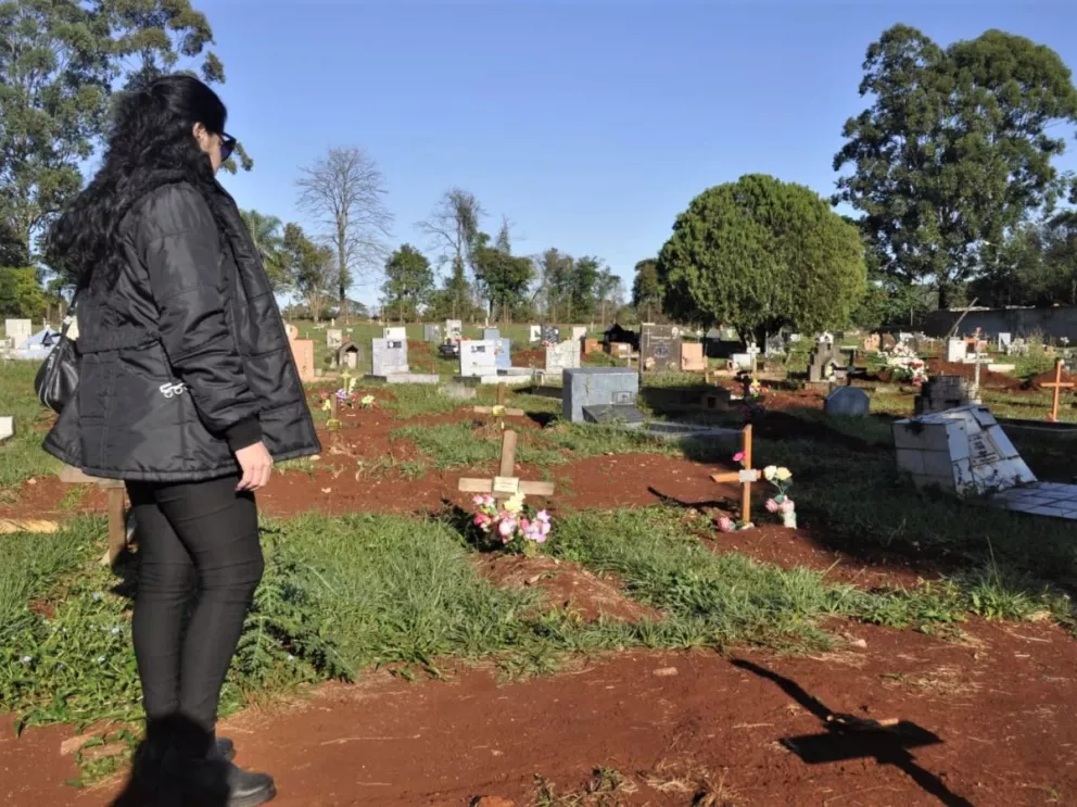 Fueron a visitar la tumba de su abuela y descubrieron que habían exhumado el cuerpo para sepultar otro