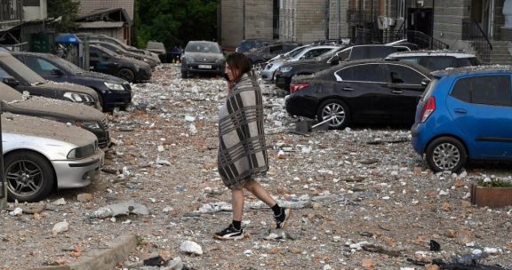 Continúan los bombardeos en Ucrania mientras evacuan localidades fronterizas rusas 