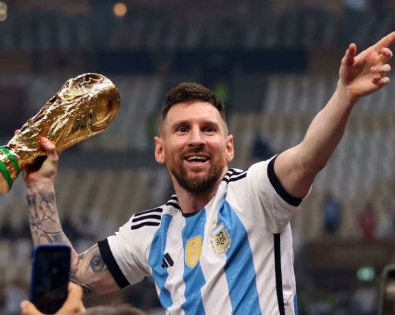 Jorge Messi se reunió con Joan Laporta: “Confío en que Leo podrá volver”
